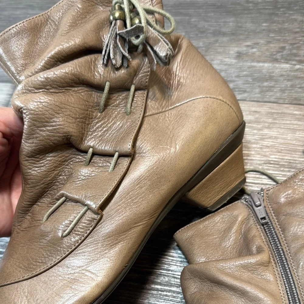 Eric Michael  Tan soft Leather Ankle Boots woman’s 8.5 (s30)